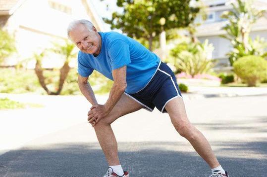 参加社区组织的老年运动活动(图5)