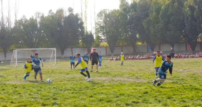 威廉希尔WilliamHill热血足球少年点燃绿茵赛场(图2)