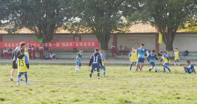 威廉希尔WilliamHill热血足球少年点燃绿茵赛场(图1)