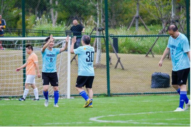 威廉希尔WilliamHill全球视野一脚同心2025首届侨外资银行工会联合会足球赛在沪激情启幕(图4)