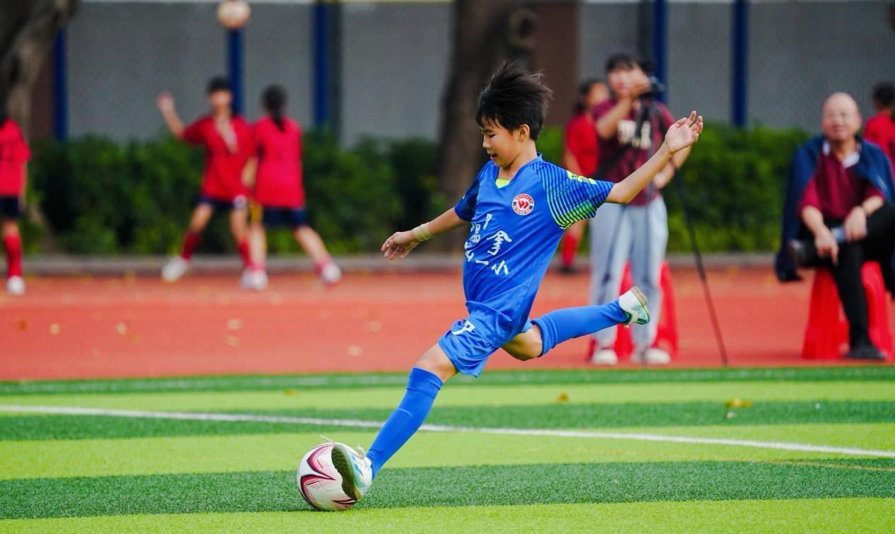 “足”梦青春少年闪耀！2025年广州市白云区威廉希尔第十二届中小学校园足球联赛开赛(图2)
