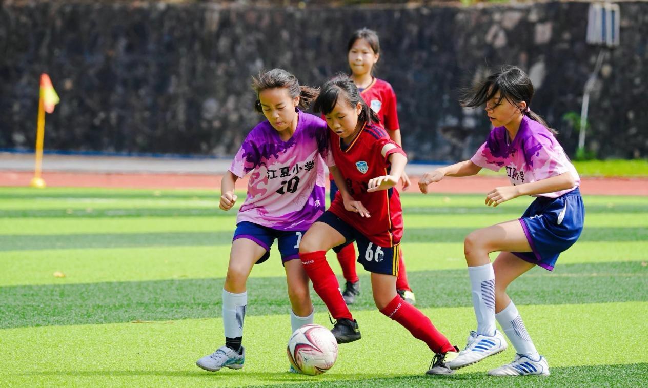 “足”梦青春少年闪耀！2025年广州市白云区威廉希尔第十二届中小学校园足球联赛开赛(图3)