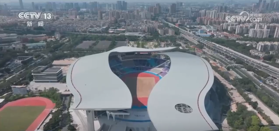 十五运会火炬传递科技感十足无人驾驶+低空经济“牵手”体育盛会威廉希尔(图1)