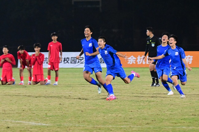 首届“钱潮杯”国际青少年足球邀请赛收官(图1)