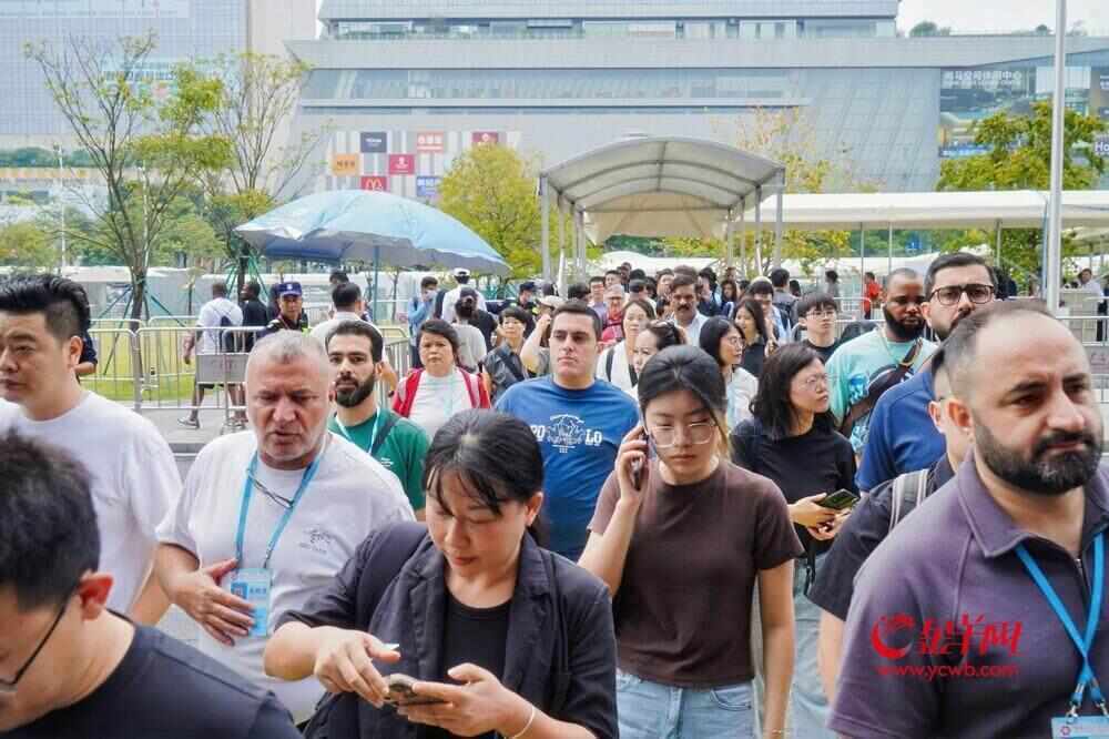 第138届广交会第三期启幕：“智慧医疗”首秀惊艳“体育旋风”预热全威廉希尔WilliamHill运(图3)