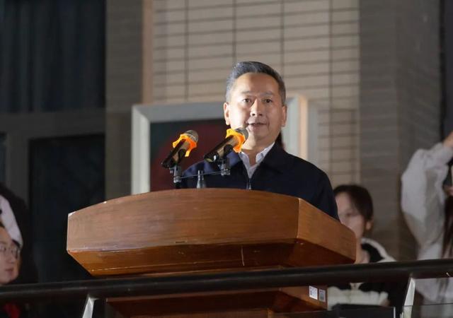 烟花璀璨青春飞扬：武汉学院第十九届田径运动会高燃开幕！(图9)