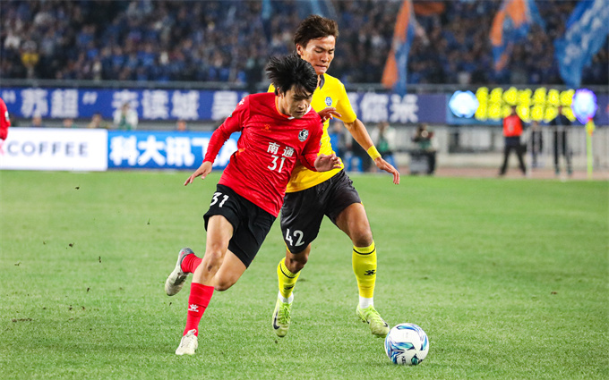 “苏超”爆火的珂缔缘：一个“疯子”与一座城市的足球远见(图1)