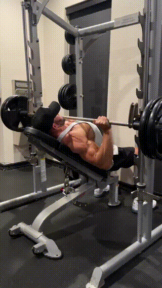 3个胸部训练动作打造饱满大胸肌！(图3)