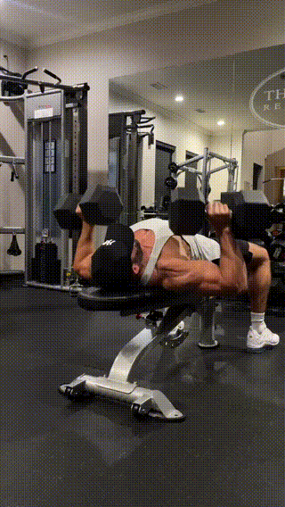 3个胸部训练动作打造饱满大胸肌！(图4)