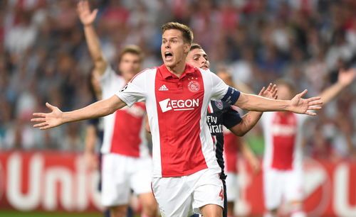 阿贾克斯与加拉塔萨雷这两支来自不同足球文化土壤的劲旅(图1)