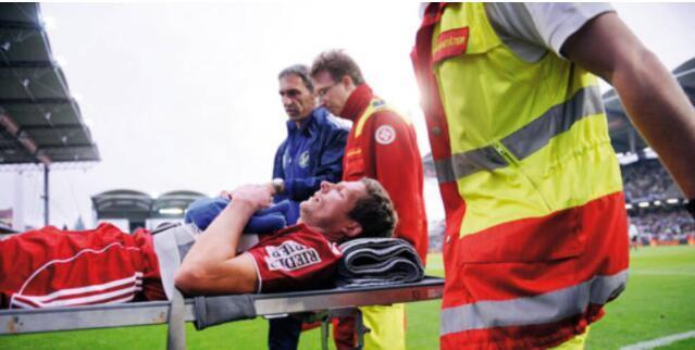 足球运动员的头真的伤不起(图8)