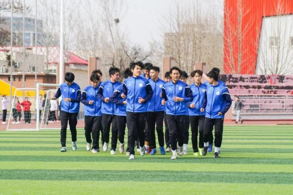 2025五粮液首届齐鲁足球俱乐部威廉希尔联赛总决赛第一轮今日开票青岛港帆坐镇天泰体育场迎战山东大学(图2)