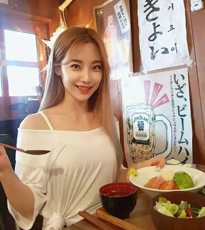 32岁小姐姐健身多年这身材看得人“口水泛滥”她是怎么做的？WilliamHill(图4)