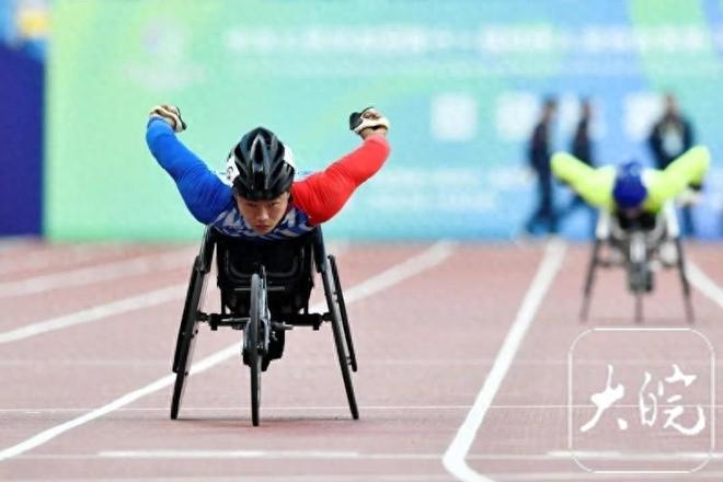 威廉希尔WilliamHill轮椅竞速运动员杨少桥：奋力拼搏为安徽争光