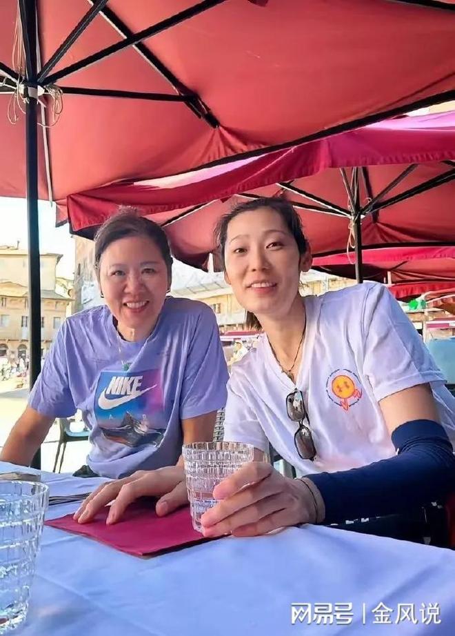 惺惺相惜！朱婷刚结束训练就发文祝贺恩师郎平获奖：永远为您骄傲(图4)