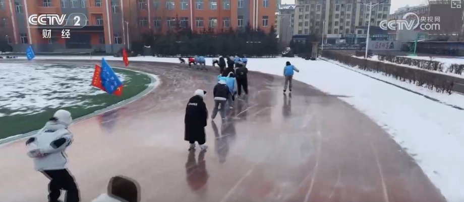 依托冰雪优势开展特色体育活动学生在运动中享受冬季乐趣(图2)