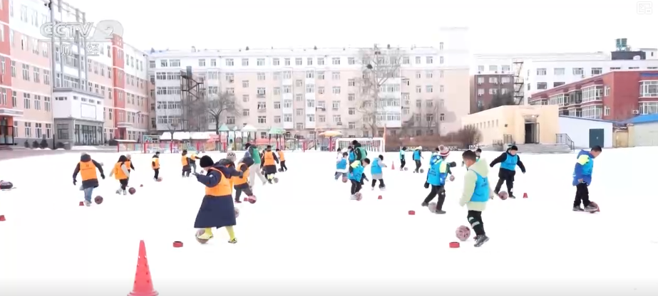 依托冰雪优势开展特色体育活动学生在运动中享受冬季乐趣(图4)