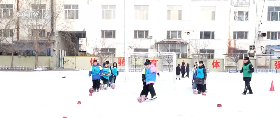 依托冰雪优势开展特色体育活动学生在运动中享受冬季乐趣(图5)