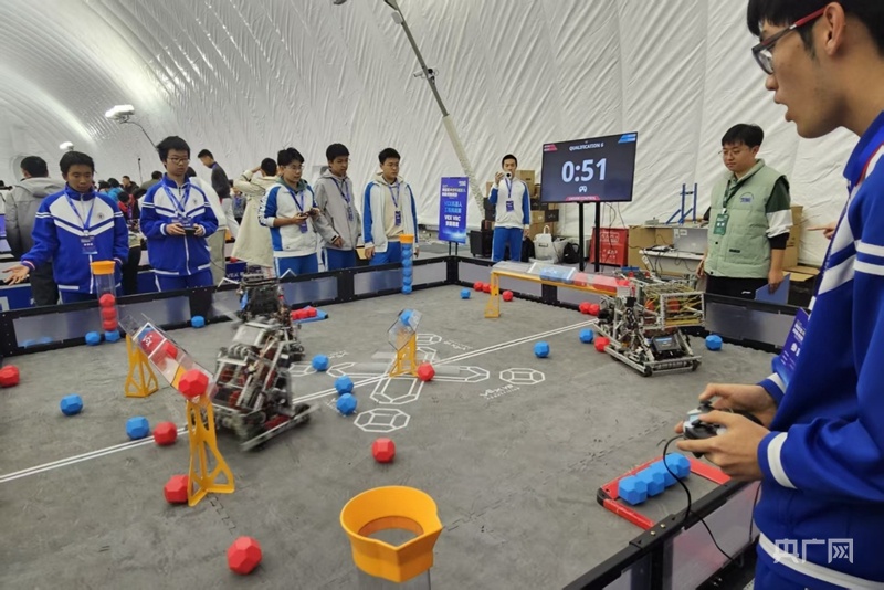 北京海淀举行青少年机器人科普竞技WilliamHill活动当青少年遇到AI迸发出哪些新创想？(图3)