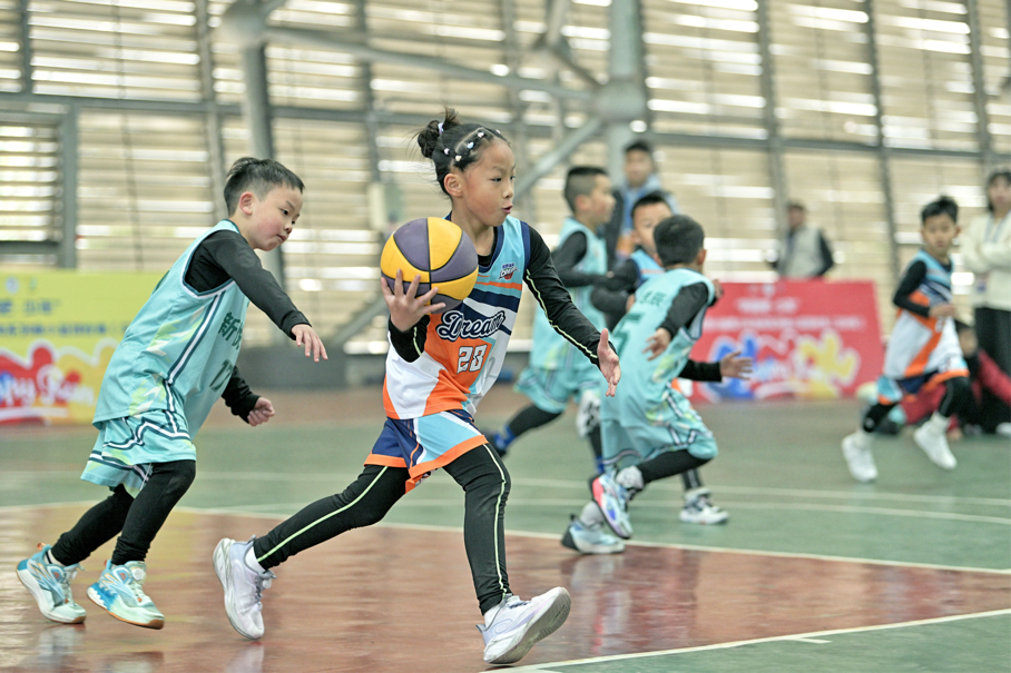 威廉希尔WilliamHill汇聚巴蜀少年活力！2025年四川省青少年体育系列赛小篮球比赛（总决赛）成都开赛！(图2)