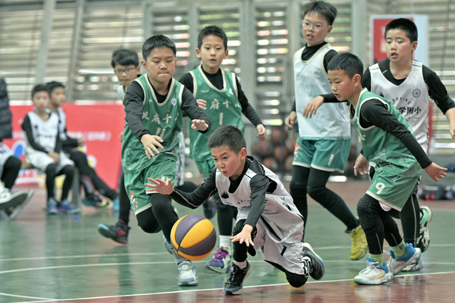 威廉希尔WilliamHill汇聚巴蜀少年活力！2025年四川省青少年体育系列赛小篮球比赛（总决赛）成都开赛！(图1)