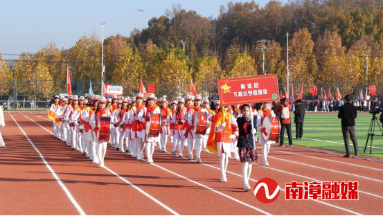 328名学子运动会上展风采威廉希尔