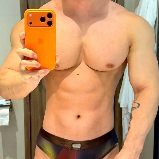 WilliamHill6个胸部训练动作全面刺激肌群帮你打造3D胸！(图2)