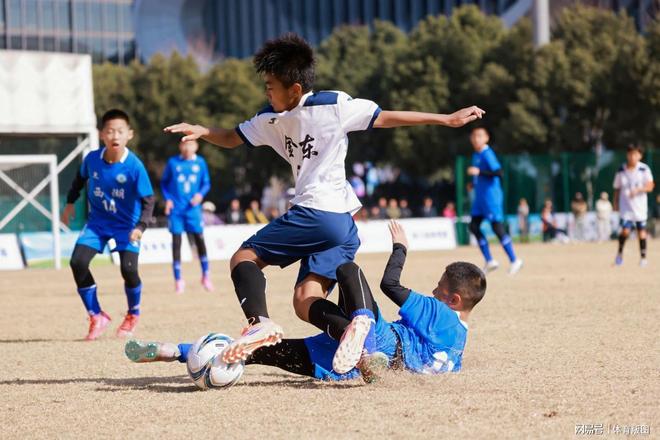 杭州市西湖区U12队问鼎浙江省首届青少年足球运动会冠军(图4)