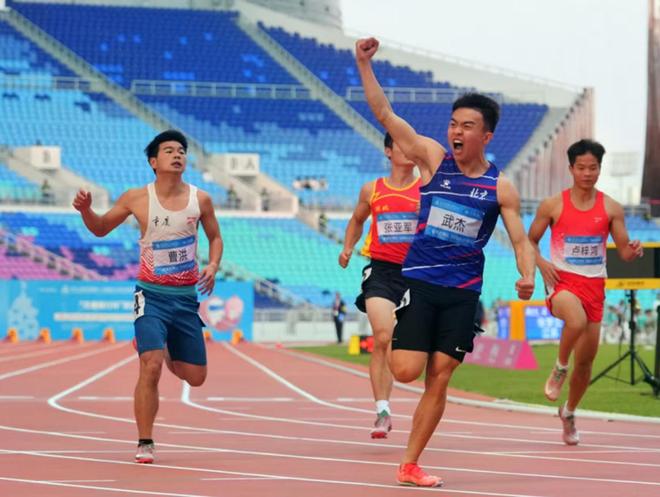 目随旗动刮起“杰旋风”北京听障运动员刷新全国纪录威廉希尔(图2)
