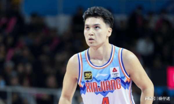 唉！运动战0分+0助+投篮三不沾还给对手传球球迷：这外援真水(图2)