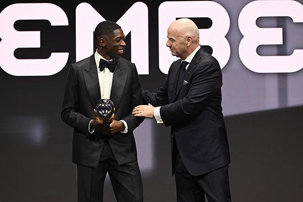 包揽世界足球先生和金球奖登贝莱是当威廉希尔WilliamHill之无愧的2025年足坛第一人(图1)