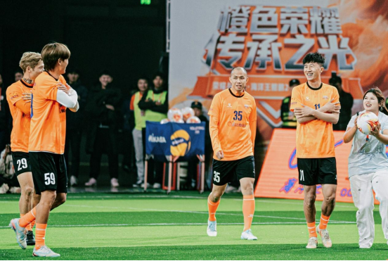 足球魅力引燃全场“荣耀与传承”全明星足球赛闪耀临沂(图2)