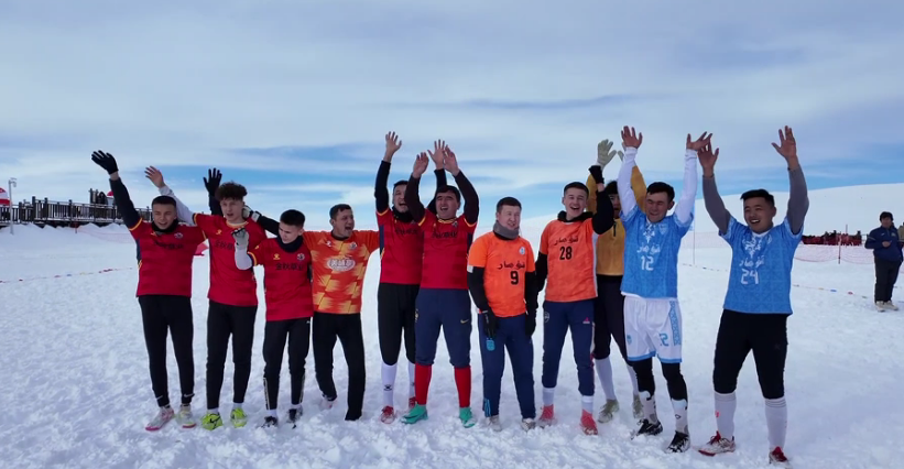冬日喀拉峻这场WilliamHill雪地足球赛够燃！(图2)