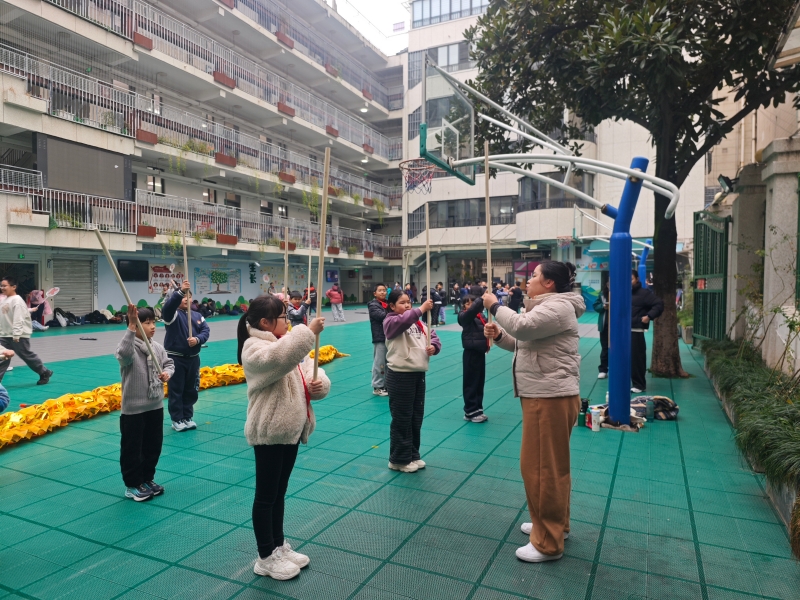 高校“舞龙”课程进小学传统文化在青少年中“活”起来(图1)