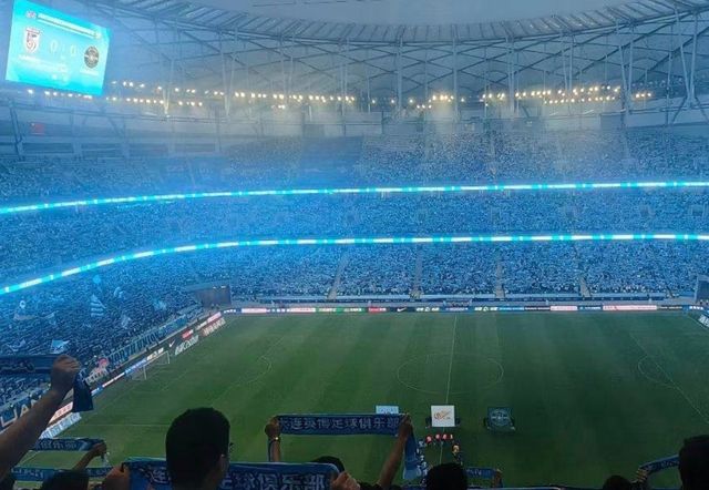 不愧足球城！今年中国观众前30名足球赛：大连占到50%！(图1)