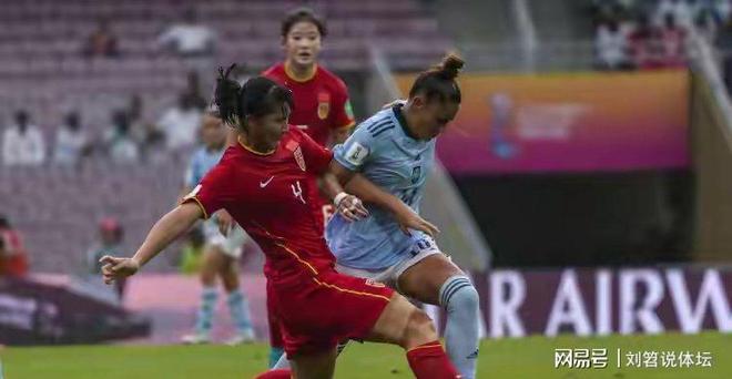 足球世家闪耀新年！黄家兄妹三人同时入选国字号集训名单(图1)