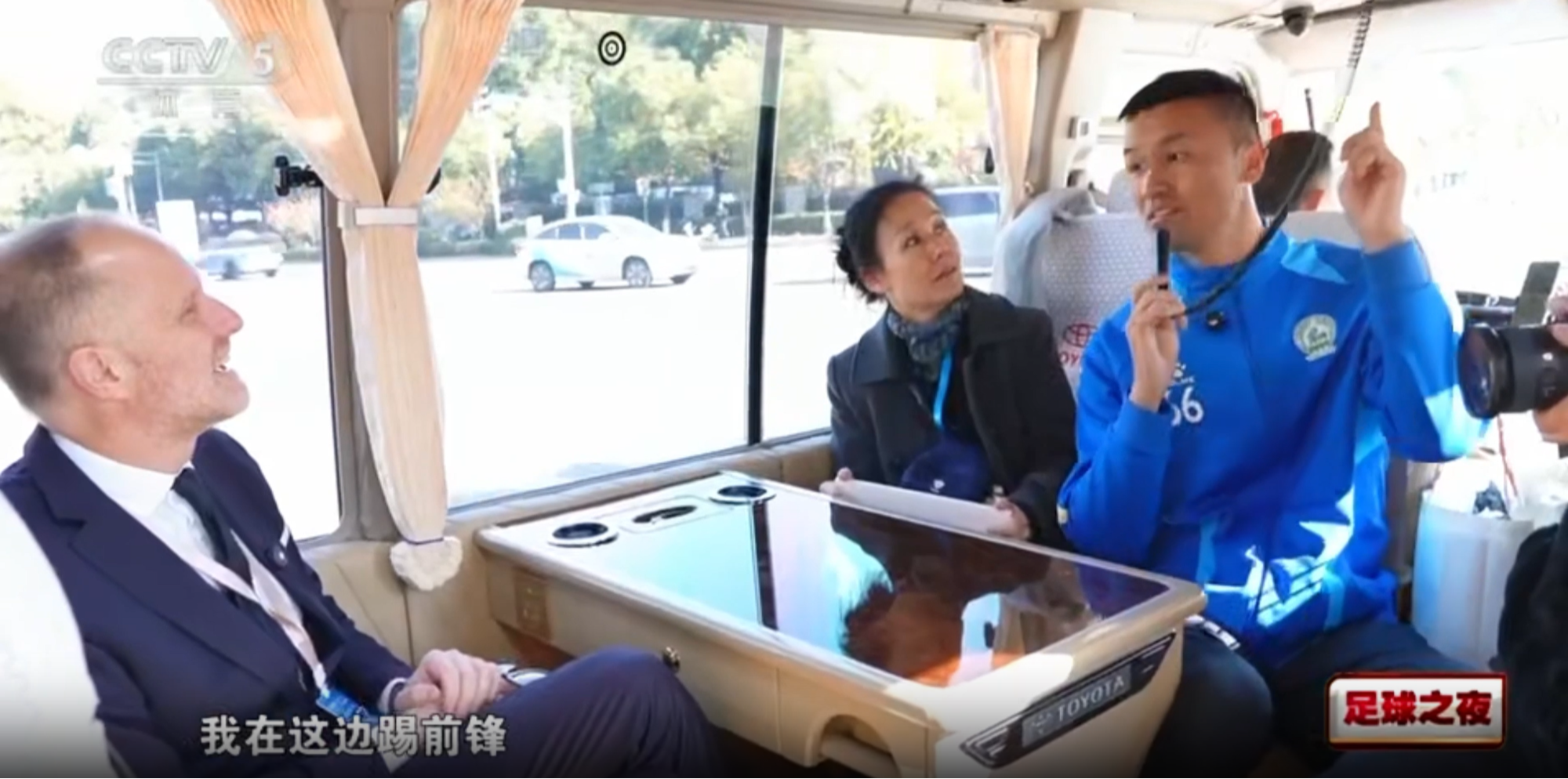 央视《足球之夜》聚焦南京“超现象”(图3)