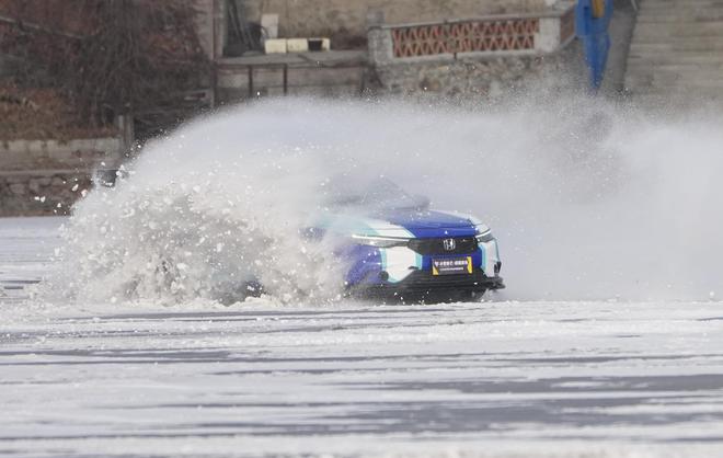 冰雪运动点燃冬日激情——黑龙江首届“冰超”赛事正酣威廉希尔WilliamHill(图3)