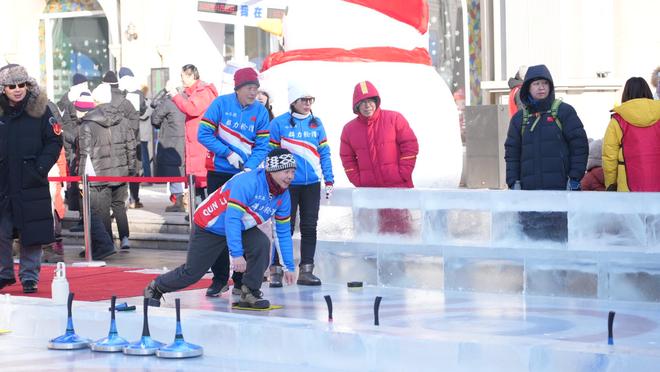 冰雪运动点燃冬日激情——黑龙江首届“冰超”赛事正酣威廉希尔WilliamHill(图2)