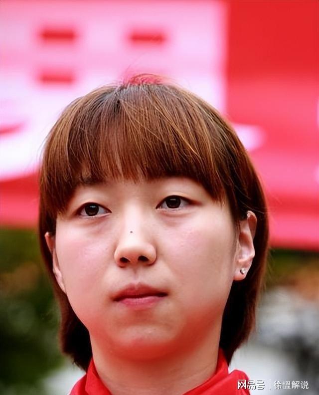 她年少出名却因跟王皓恋爱被蔡振华开除如今儿女双全生活幸福