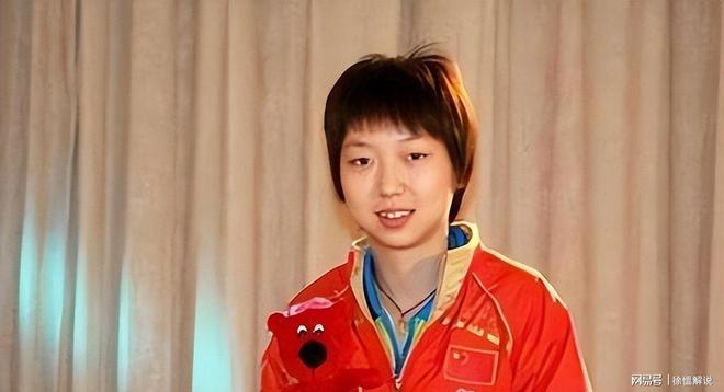 她年少出名却因跟王皓恋爱被蔡振华开除如今儿女双全生活幸福(图6)