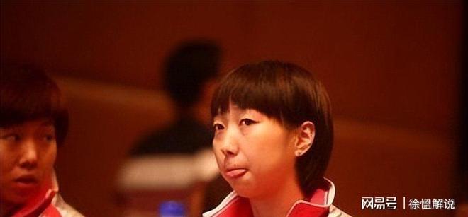 她年少出名却因跟王皓恋爱被蔡振华开除如今儿女双全生活幸福(图8)