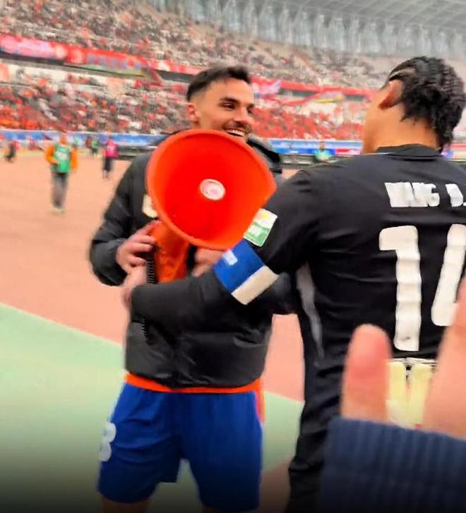 国家德比CCTV16直播！阿尔瓦罗盯防良玉组合王刚小邓PK刘洋小谢(图4)