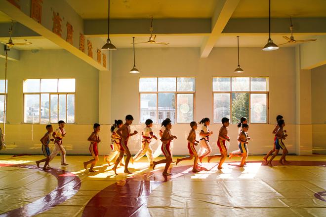 WilliamHill2亿青少年“动起来”校园体育培训有了大机会(图2)