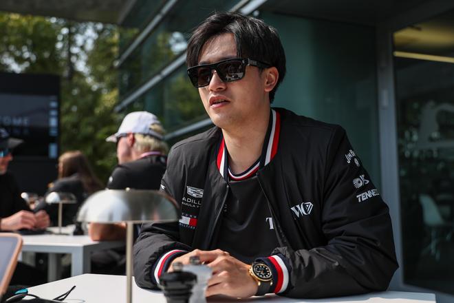 WilliamHill等待机会为重返赛场时刻准备着——专访中国车手周冠宇(图1)