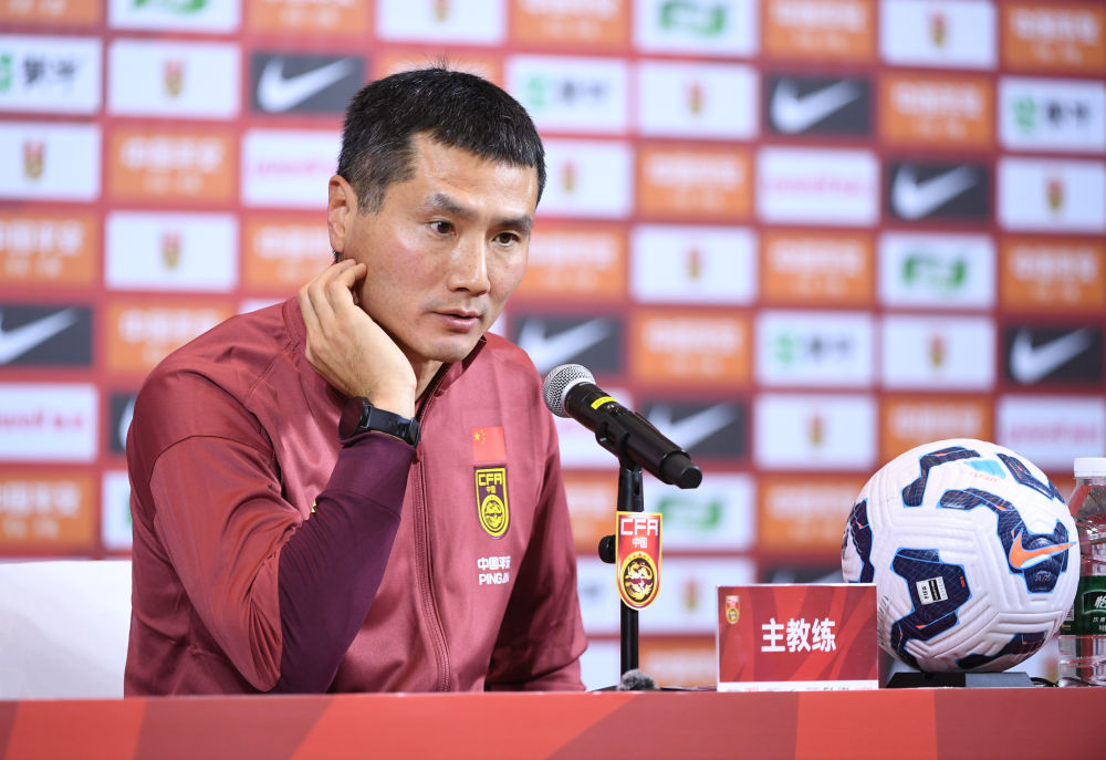 国足主教练邵佳一：中国足球要持续精进、保持专注(图1)