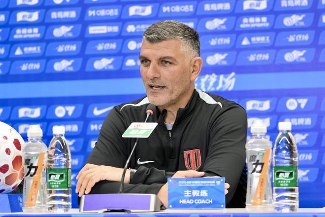 威廉希尔冲击榜首保卫战明晚蓉城主场对阵青岛西海岸！阿洛伊西：成都球迷是“中国最好的球迷”(图1)