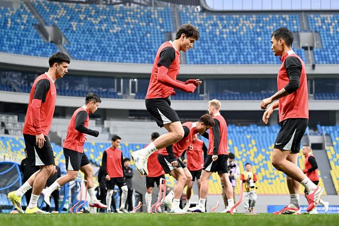 威廉希尔冲击榜首保卫战明晚蓉城主场对阵青岛西海岸！阿洛伊西：成都球迷是“中国最好的球迷”(图3)