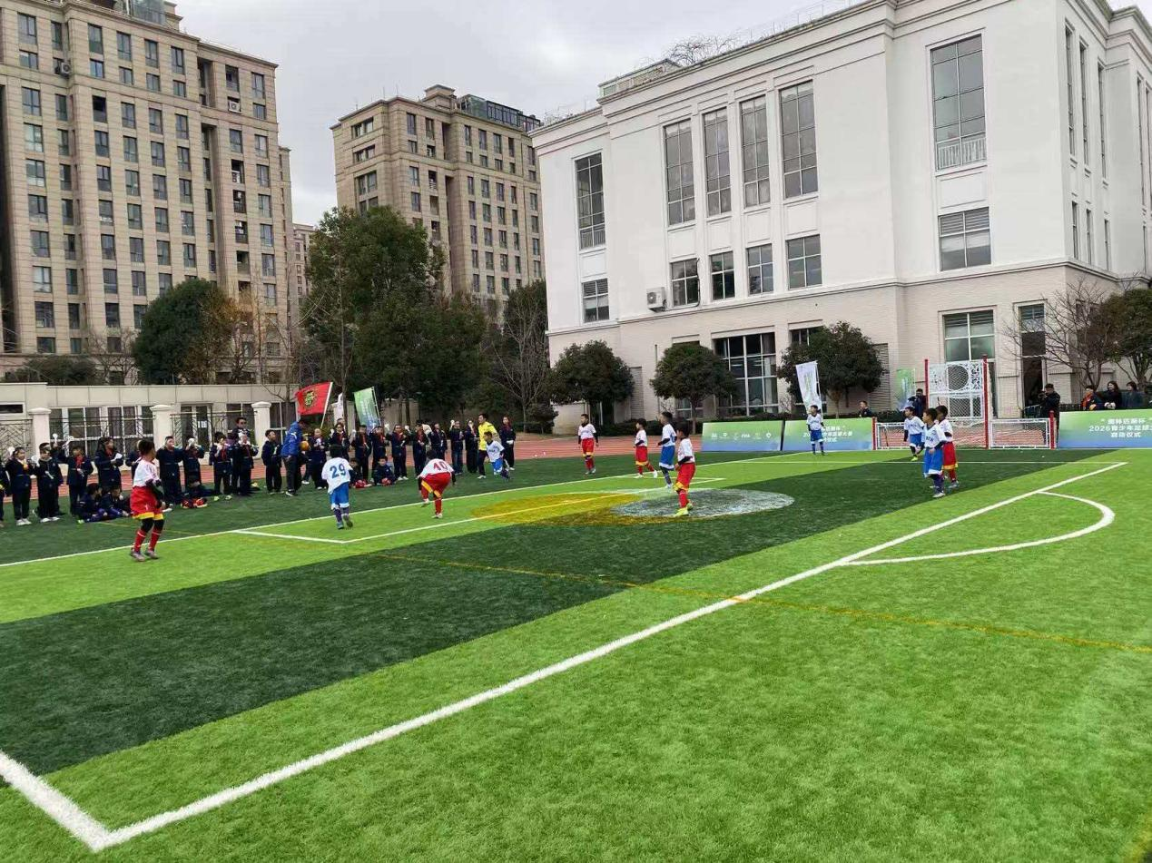 千年蹴鞠焕新颜：椒江华鞠运动培训点燃校园传统体育新活力(图1)