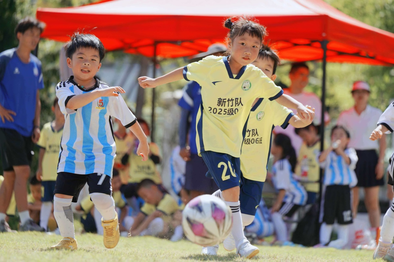 千年蹴鞠焕新颜：椒江华鞠运动培训点燃校园传统体育新活力(图2)
